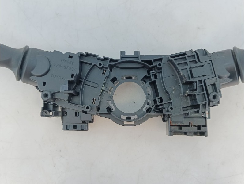 Recambio de mando intermitentes para toyota auris active referencia OEM IAM 17F852  