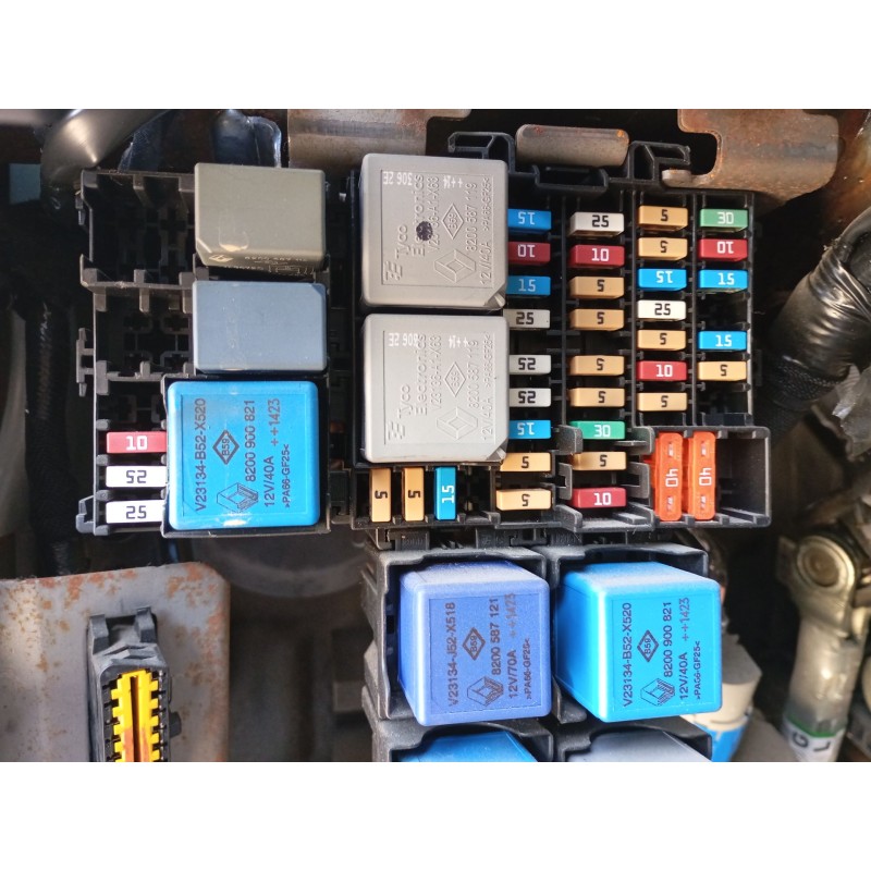 Recambio de caja reles / fusibles para opel vivaro b autobús (x82) 1.6 cdti (06) referencia OEM IAM   