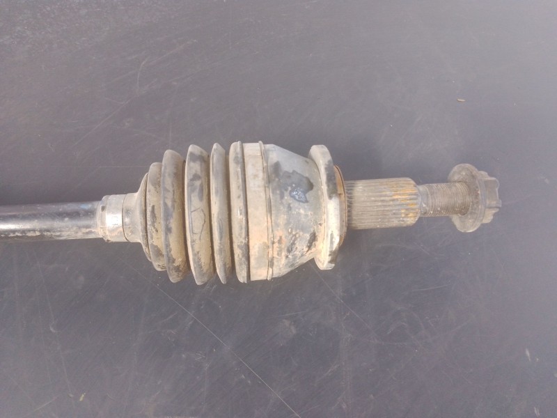 Recambio de transmision trasera izquierda para jeep cherokee (kl) 2.2 crd 4x4 referencia OEM IAM P68248718AA T4X1626T1357 