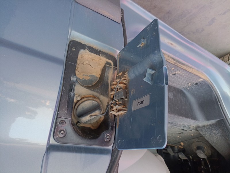 Recambio de tapa exterior combustible para renault trafic ii autobús (jl) 2.5 dci 145 (jl0j) referencia OEM IAM   