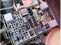 CAJA RELES / FUSIBLES 