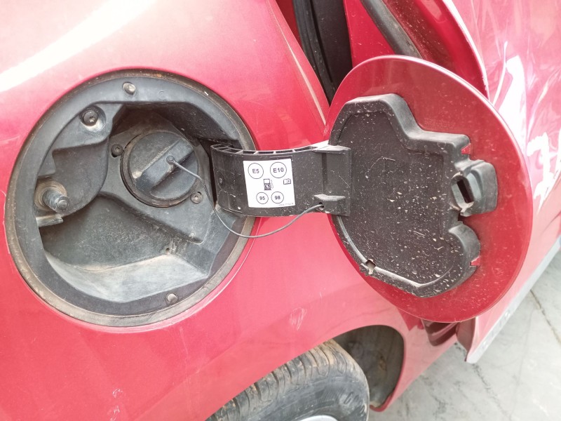 Recambio de tapa exterior combustible para renault clio v (b7_) tce 90 (b7mt) referencia OEM IAM   