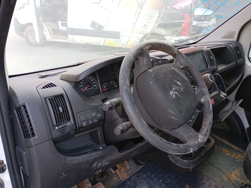 peugeot boxer caja/chasis del año 2023