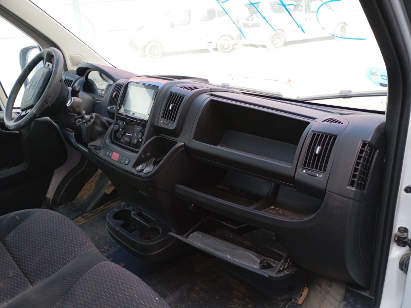 peugeot boxer caja/chasis del año 2023