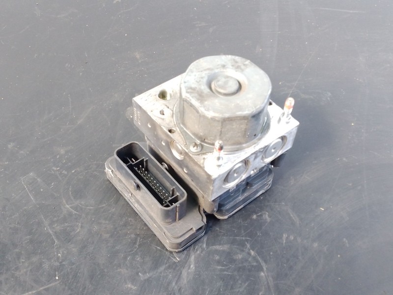 Recambio de abs para toyota auris (_e18_) 1.4 d-4d (nde180_) referencia OEM IAM   