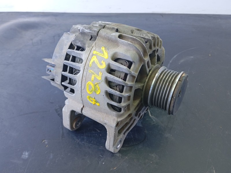 Recambio de alternador para dacia duster ambience 4x2 referencia OEM IAM 231007281R FG15T057 