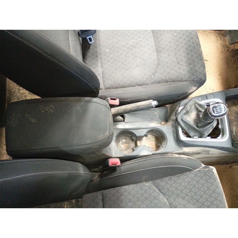 Recambio de consola central para kia cee´d (jd) 1.4 mpi referencia OEM IAM   