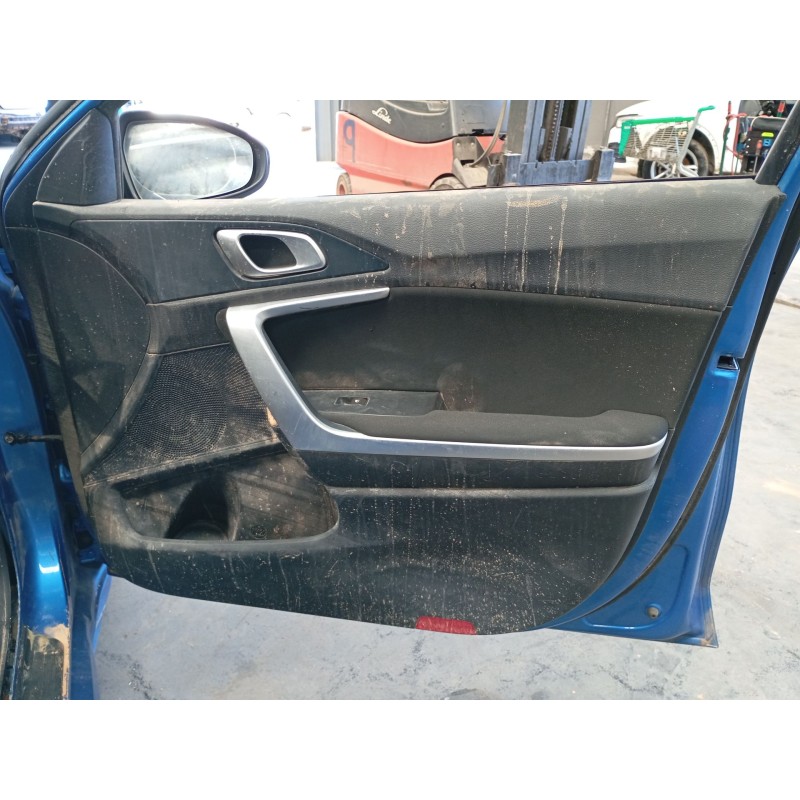 Recambio de guarnecido puerta delantera derecha para kia cee´d (jd) 1.4 mpi referencia OEM IAM   