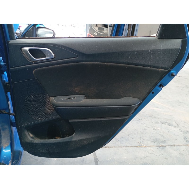 Recambio de guarnecido puerta trasera derecha para kia cee´d (jd) 1.4 mpi referencia OEM IAM   
