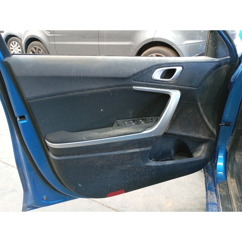 Recambio de guarnecido puerta delantera izquierda para kia cee´d (jd) 1.4 mpi referencia OEM IAM   