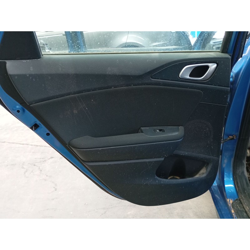 Recambio de guarnecido puerta trasera izquierda para kia cee´d (jd) 1.4 mpi referencia OEM IAM   