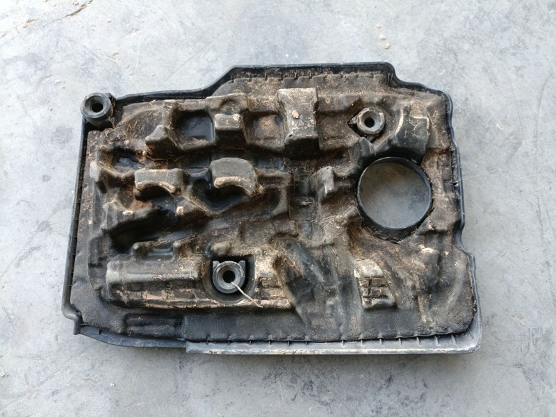 Recambio de tapa motor para kia sportage iii (sl) 1.7 crdi referencia OEM IAM   