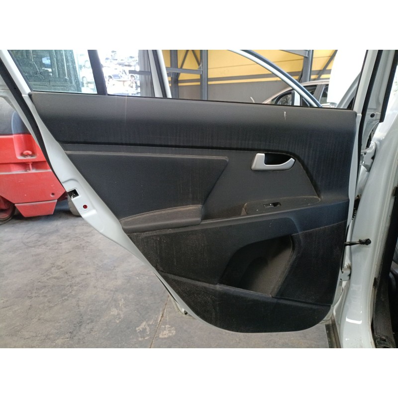 Recambio de guarnecido puerta trasera izquierda para kia sportage iii (sl) 1.7 crdi referencia OEM IAM   