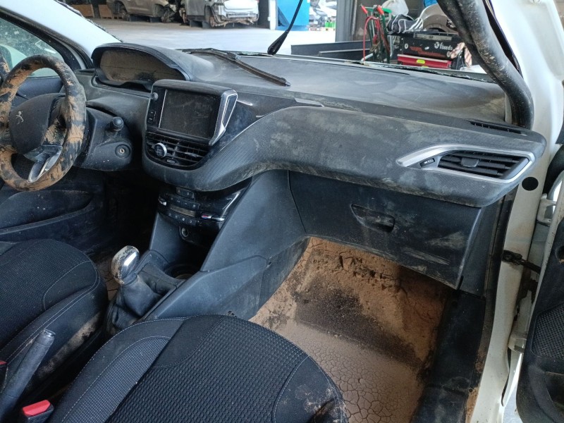 Recambio de salpicadero para peugeot 208 i (ca_, cc_) 1.2 vti 82 referencia OEM IAM   