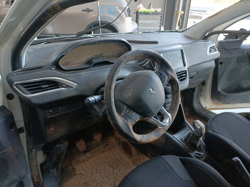 Recambio de salpicadero para peugeot 208 i (ca_, cc_) 1.2 vti 82 referencia OEM IAM   