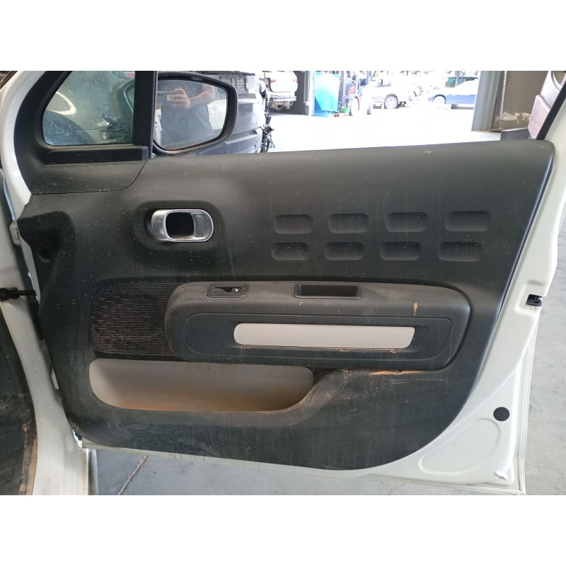 Recambio de guarnecido puerta delantera derecha para citroën c3 iii (sx) 1.2 vti 82 referencia OEM IAM   