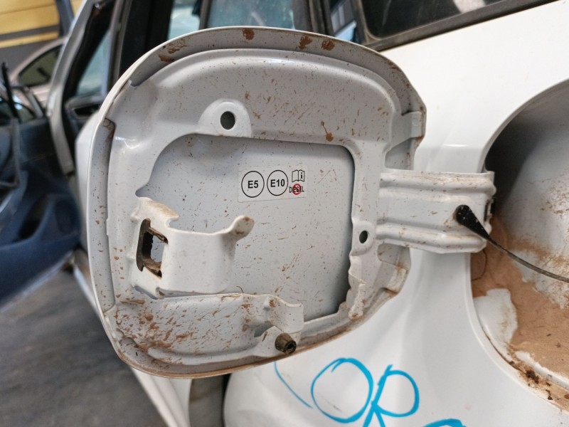 Recambio de tapa exterior combustible para toyota corolla station wagon (_e21_) 1.8 vvti hybrid (zwe219) referencia OEM IAM   