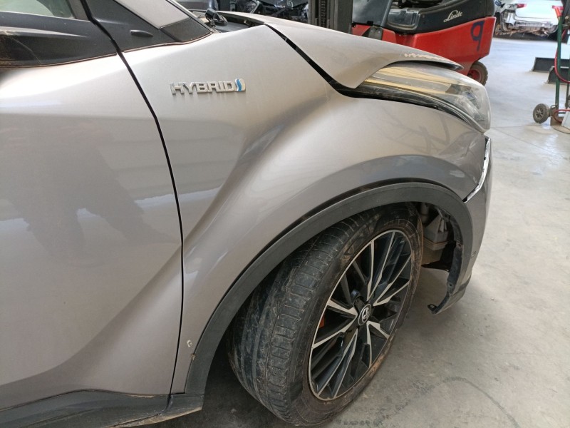 Recambio de aleta delantera derecha para toyota c-hr (_x1_) 1.8 hybrid (zyx10_, zyx11_) referencia OEM IAM   