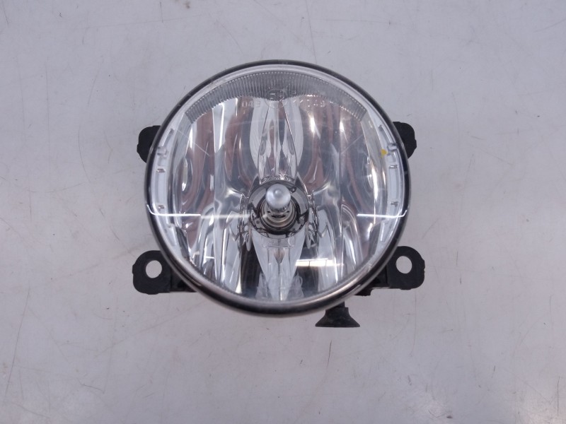 Recambio de faro antiniebla derecho para dacia sandero iii referencia OEM IAM 261500096R  E1-A1-39-2