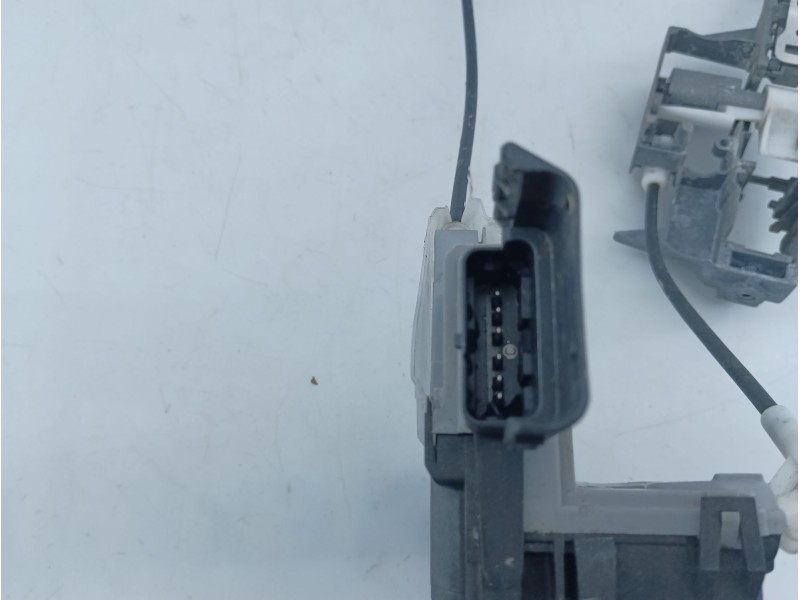 Recambio de cerradura puerta trasera izquierda para peugeot 3008 active referencia OEM IAM   