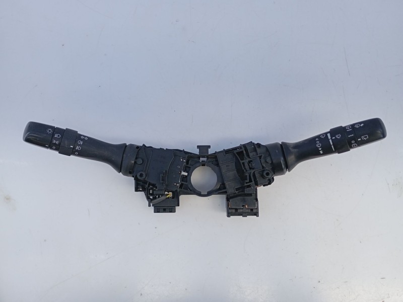 Recambio de mando intermitentes para toyota auris hybrid advance referencia OEM IAM   