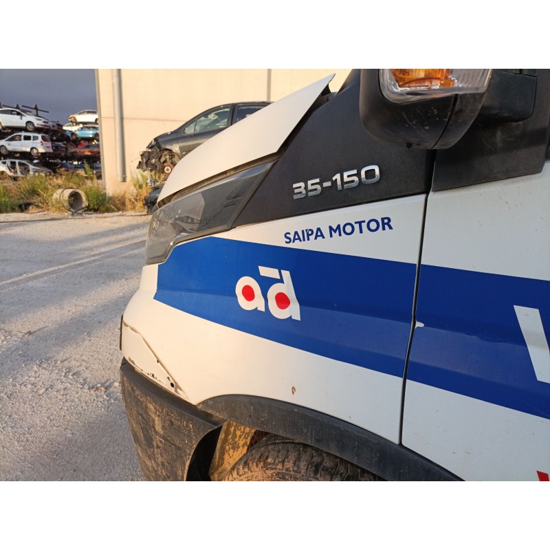 Recambio de aleta delantera izquierda para iveco daily vi caja/chasis 33s15, 35s15, 35c15 referencia OEM IAM   