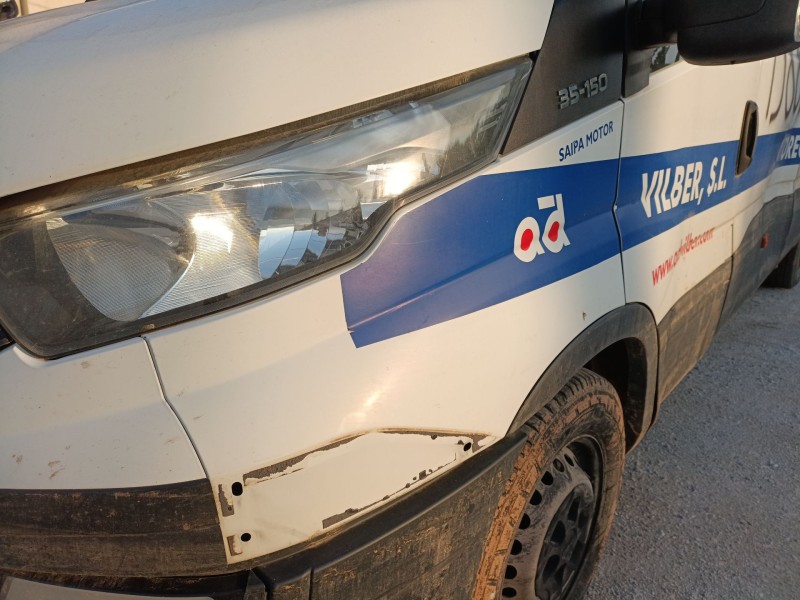 Recambio de aleta delantera izquierda para iveco daily vi caja/chasis 33s15, 35s15, 35c15 referencia OEM IAM   