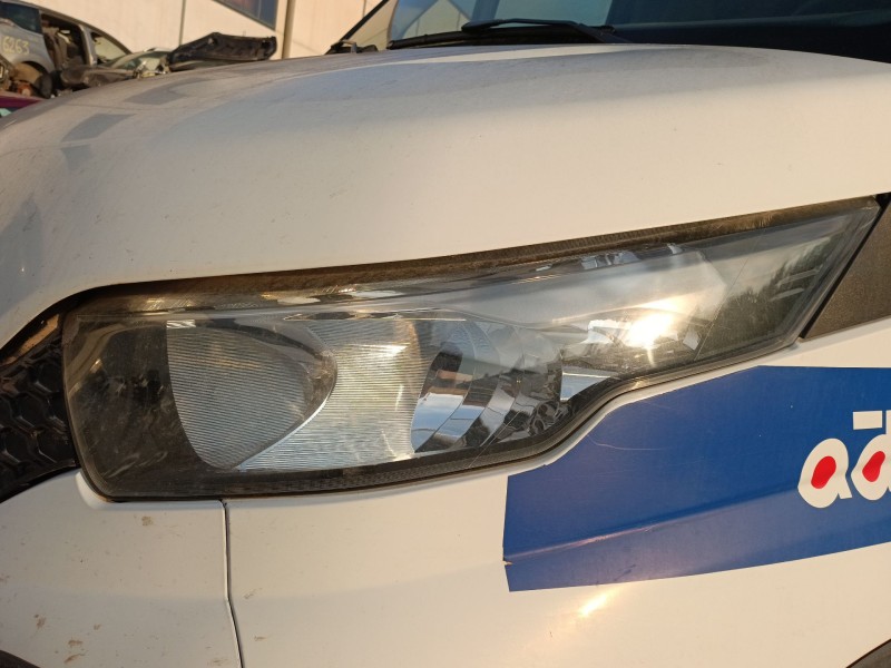 Recambio de faro izquierdo para iveco daily vi caja/chasis 33s15, 35s15, 35c15 referencia OEM IAM   
