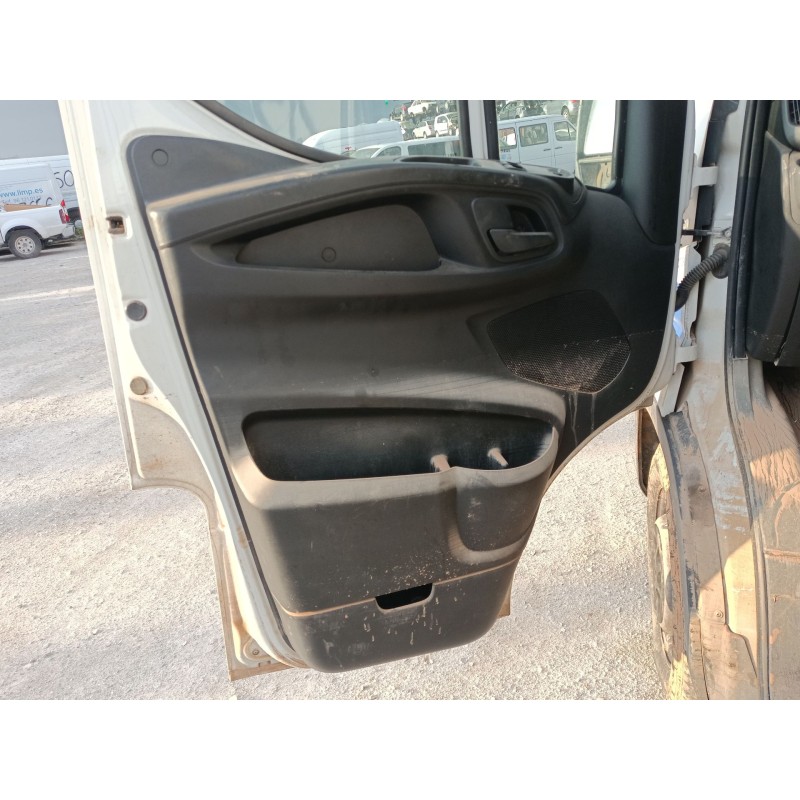 Recambio de guarnecido puerta delantera izquierda para iveco daily vi caja/chasis 33s15, 35s15, 35c15 referencia OEM IAM   