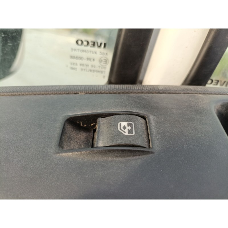 Recambio de mando elevalunas delantero derecho para iveco daily vi caja/chasis 33s15, 35s15, 35c15 referencia OEM IAM   