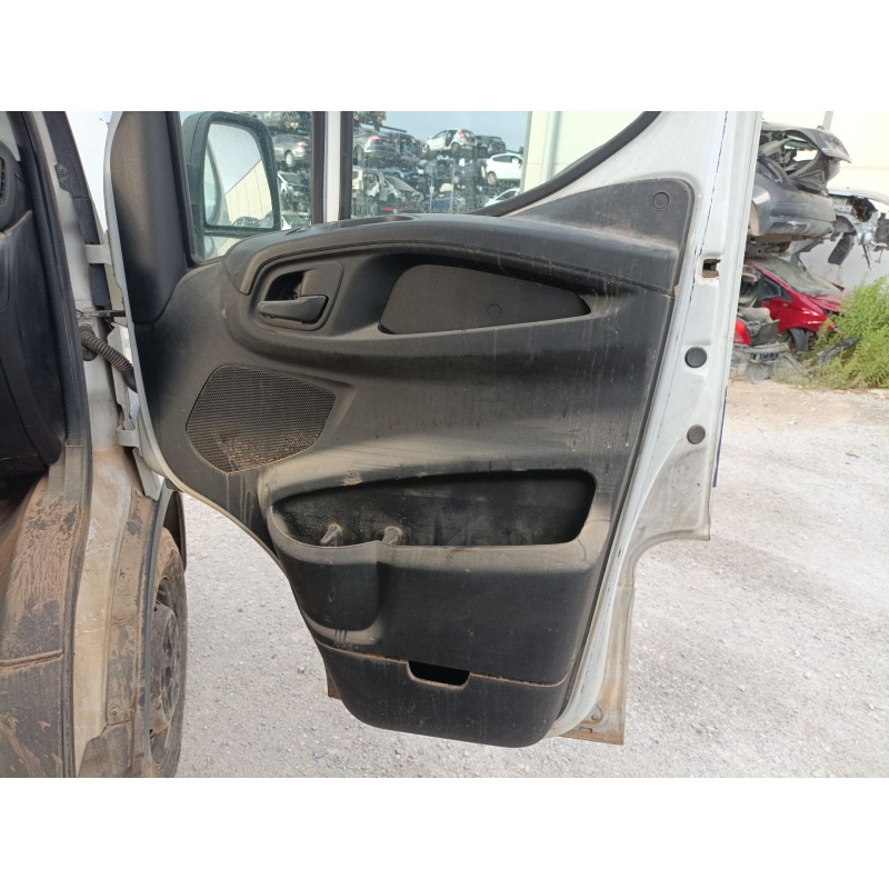 Recambio de guarnecido puerta delantera derecha para iveco daily vi caja/chasis 33s15, 35s15, 35c15 referencia OEM IAM   