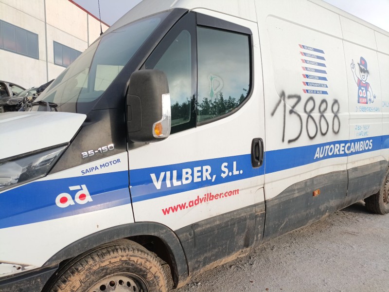 Recambio de puerta delantera izquierda para iveco daily vi caja/chasis 33s15, 35s15, 35c15 referencia OEM IAM   