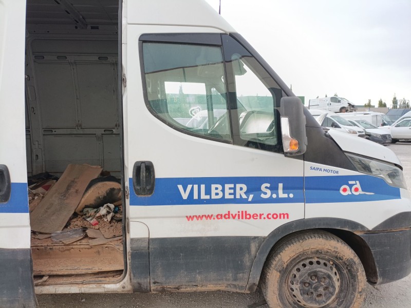 Recambio de puerta delantera derecha para iveco daily vi caja/chasis 33s15, 35s15, 35c15 referencia OEM IAM   