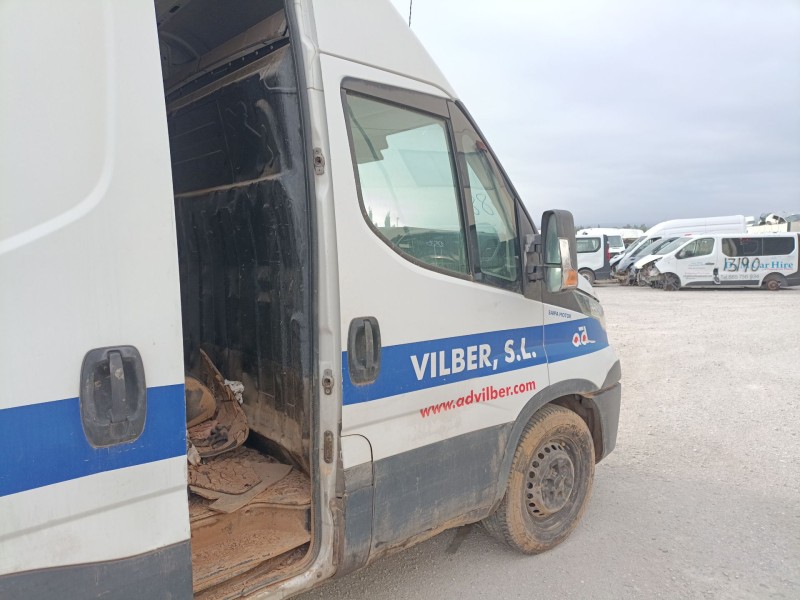 Recambio de puerta delantera derecha para iveco daily vi caja/chasis 33s15, 35s15, 35c15 referencia OEM IAM   