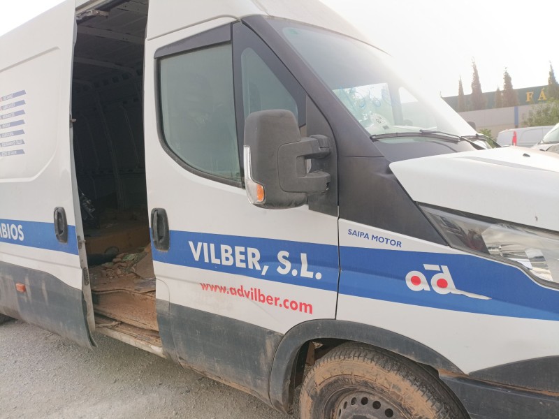 Recambio de puerta delantera derecha para iveco daily vi caja/chasis 33s15, 35s15, 35c15 referencia OEM IAM   