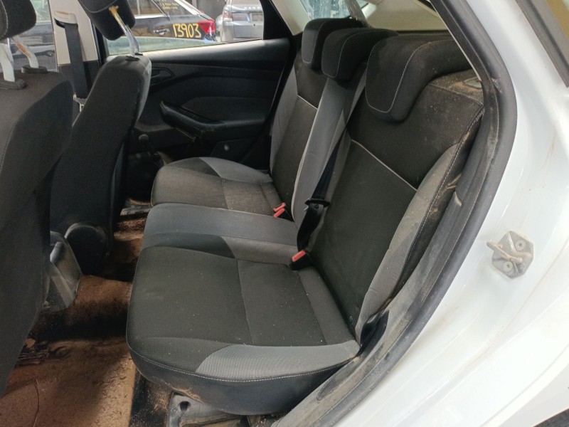 ford focus iii sedán del año 2012