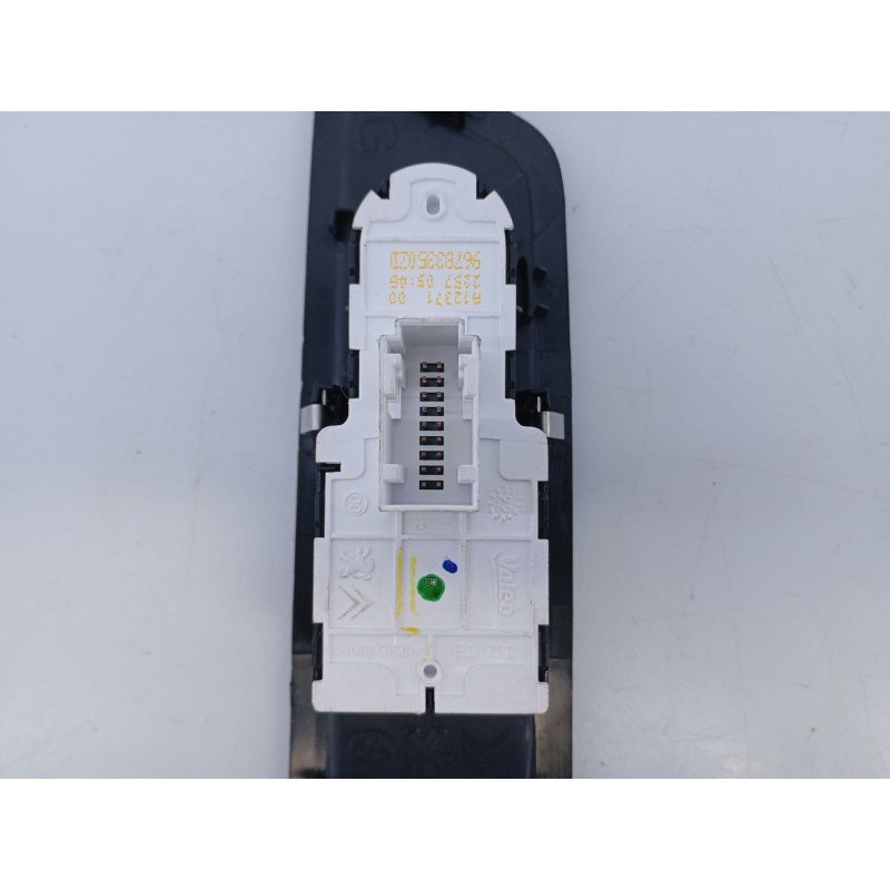 Recambio de mando elevalunas delantero izquierdo para fiat scudo furgoneta 2.0 multijet 145 (506) referencia OEM IAM   