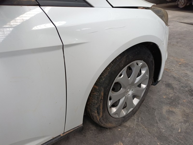 Recambio de aleta delantera derecha para ford focus iii sedán 1.6 tdci referencia OEM IAM   