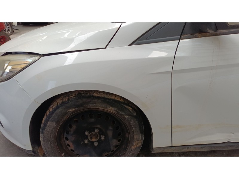 Recambio de aleta delantera izquierda para ford focus iii sedán 1.6 tdci referencia OEM IAM   