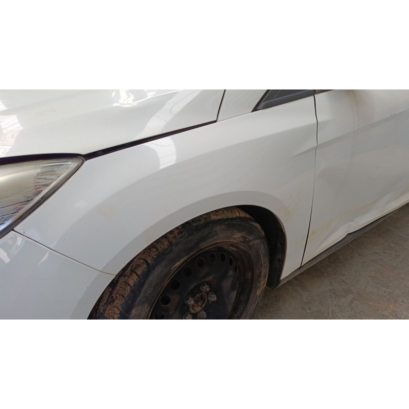 Recambio de aleta delantera izquierda para ford focus iii sedán 1.6 tdci referencia OEM IAM   
