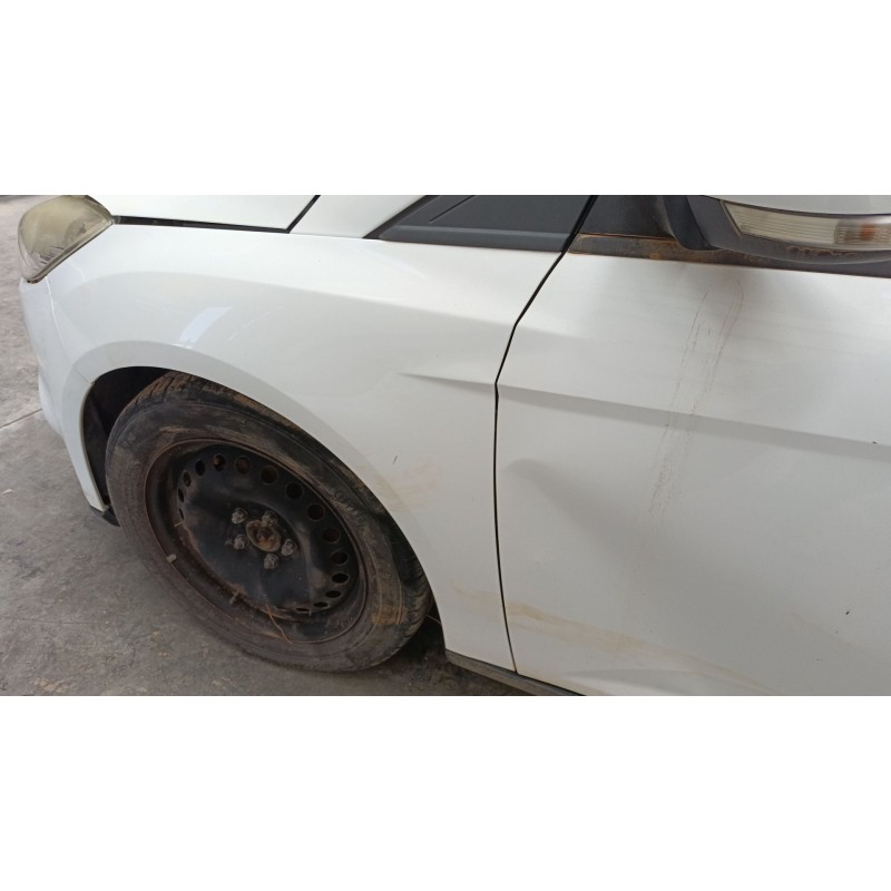 Recambio de aleta delantera izquierda para ford focus iii sedán 1.6 tdci referencia OEM IAM   