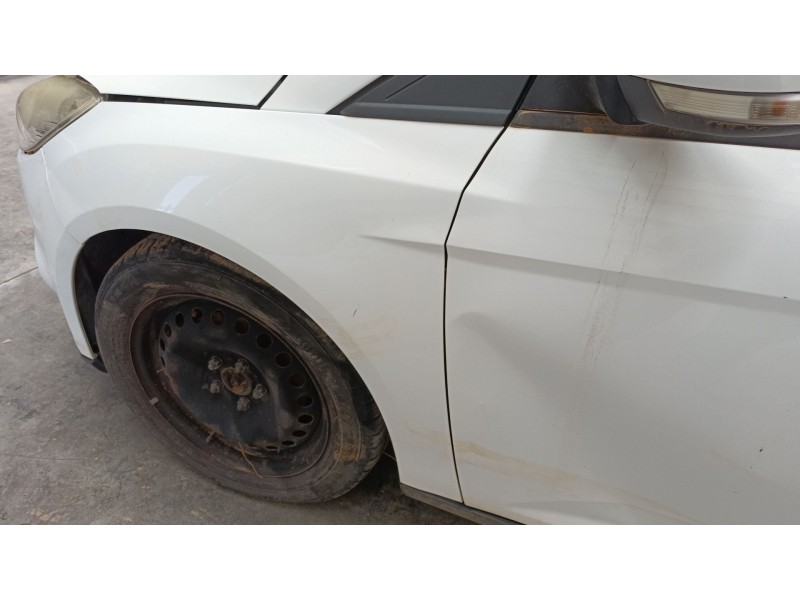 Recambio de aleta delantera izquierda para ford focus iii sedán 1.6 tdci referencia OEM IAM   