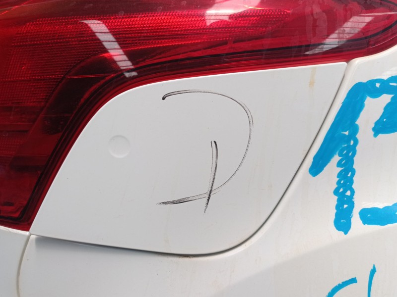 Recambio de tapa exterior combustible para ford focus iii sedán 1.6 tdci referencia OEM IAM   