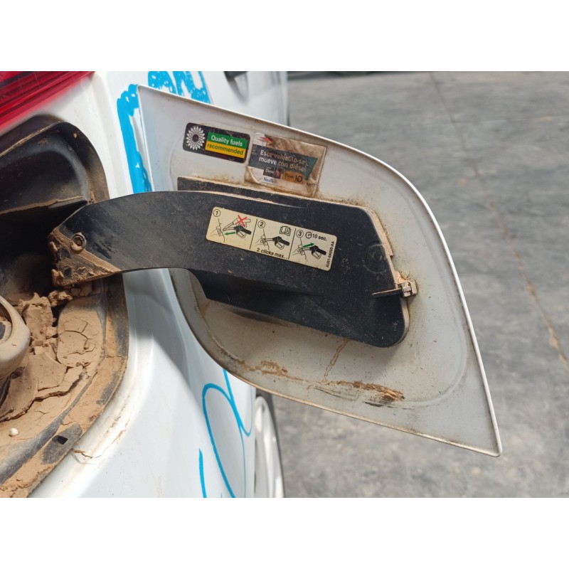 Recambio de tapa exterior combustible para ford focus iii sedán 1.6 tdci referencia OEM IAM   