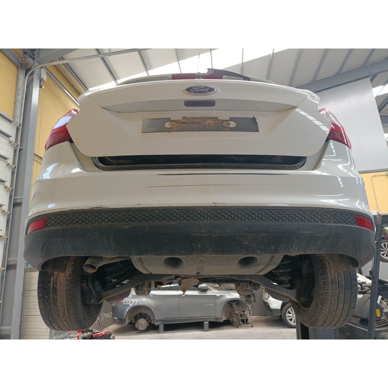 Recambio de paragolpes trasero para ford focus iii sedán 1.6 tdci referencia OEM IAM   
