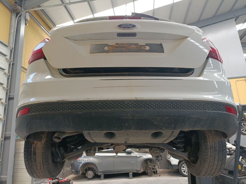 Recambio de paragolpes trasero para ford focus iii sedán 1.6 tdci referencia OEM IAM   