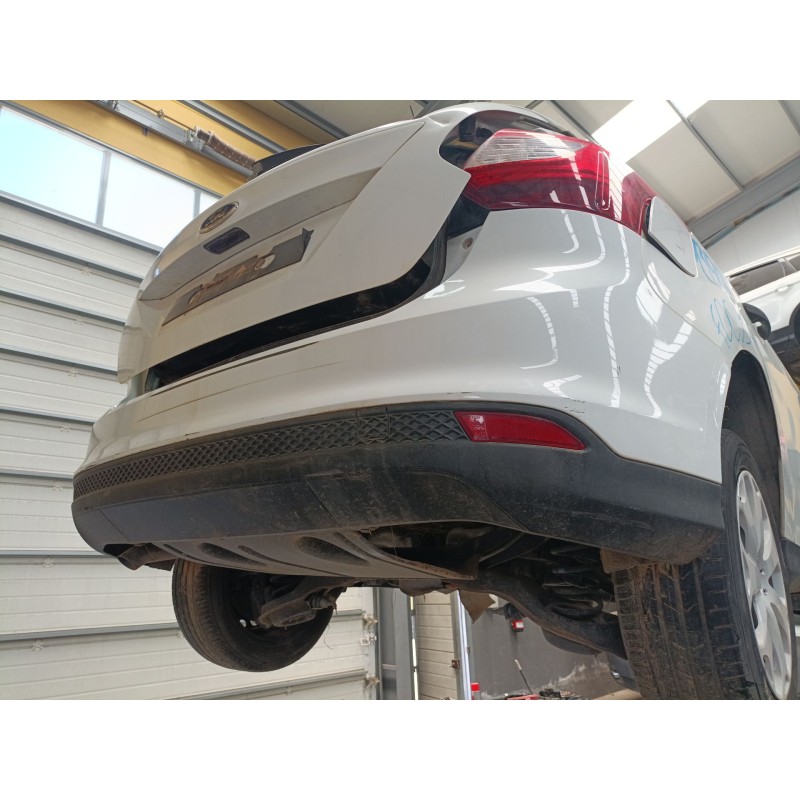 Recambio de paragolpes trasero para ford focus iii sedán 1.6 tdci referencia OEM IAM   