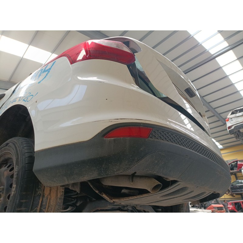 Recambio de paragolpes trasero para ford focus iii sedán 1.6 tdci referencia OEM IAM   