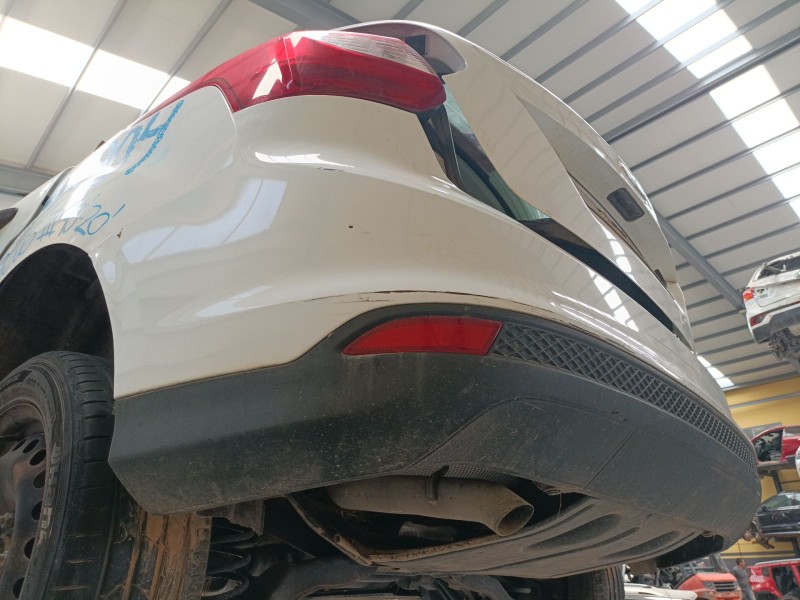 Recambio de paragolpes trasero para ford focus iii sedán 1.6 tdci referencia OEM IAM   