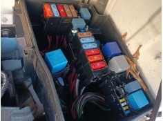 CAJA RELES / FUSIBLES 